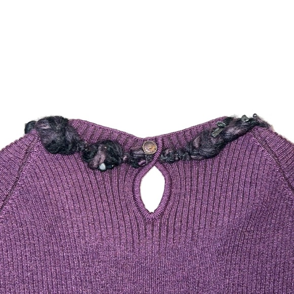 Chanel Cashmere sweater with detailed collar! - Picture 4 of 8